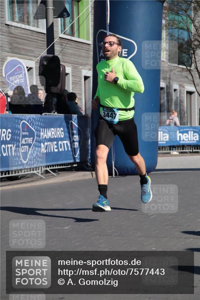 06.04.2025 - 44. Internationalen Wilhelmsburger Insellauf A. Gomolzig http://msf.ph/oto/7577443 06.04.2025 10:30:56 Ziel 3447, 3939, 4546 meine-sportfotos.de