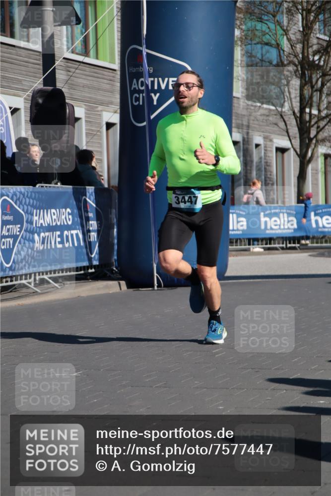 06.04.2025 - 44. Internationalen Wilhelmsburger Insellauf A. Gomolzig http://msf.ph/oto/7577447 06.04.2025 10:30:56 Ziel 3447, 3939, 4546 meine-sportfotos.de