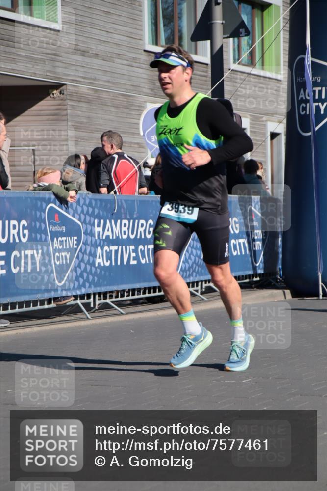 06.04.2025 - 44. Internationalen Wilhelmsburger Insellauf A. Gomolzig http://msf.ph/oto/7577461 06.04.2025 10:30:55 Ziel 3447, 3699, 3939, 4546 meine-sportfotos.de