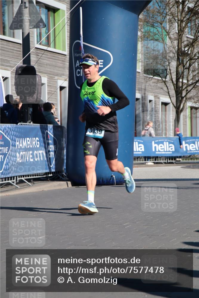 06.04.2025 - 44. Internationalen Wilhelmsburger Insellauf A. Gomolzig http://msf.ph/oto/7577478 06.04.2025 10:30:54 Ziel 3447, 3699, 3939, 4546 meine-sportfotos.de