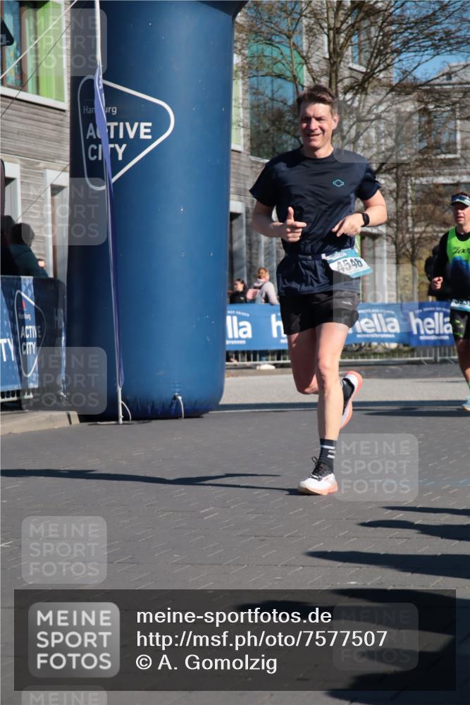 06.04.2025 - 44. Internationalen Wilhelmsburger Insellauf A. Gomolzig http://msf.ph/oto/7577507 06.04.2025 10:30:52 Ziel 3447, 3699, 3939, 4546 meine-sportfotos.de