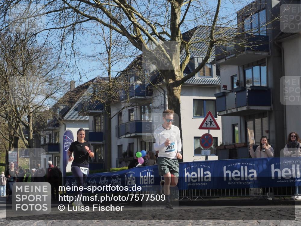 06.04.2025 - 44. Internationalen Wilhelmsburger Insellauf Luisa Fischer http://msf.ph/oto/7577509 06.04.2025 10:43:26 Ziel 3924, 4536, 735 meine-sportfotos.de