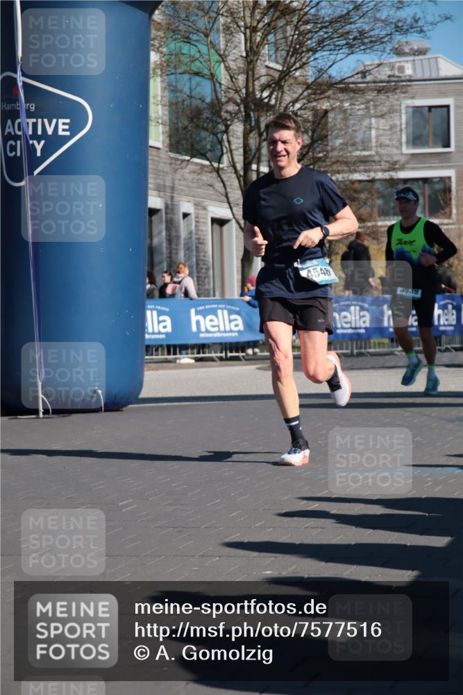 06.04.2025 - 44. Internationalen Wilhelmsburger Insellauf A. Gomolzig http://msf.ph/oto/7577516 06.04.2025 10:30:52 Ziel 3447, 3699, 3939, 4546 meine-sportfotos.de
