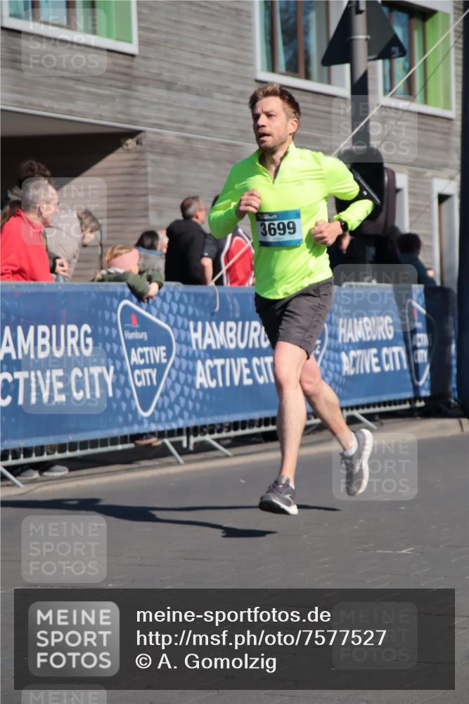 06.04.2025 - 44. Internationalen Wilhelmsburger Insellauf A. Gomolzig http://msf.ph/oto/7577527 06.04.2025 10:30:51 Ziel 3447, 3699, 3939, 4546 meine-sportfotos.de