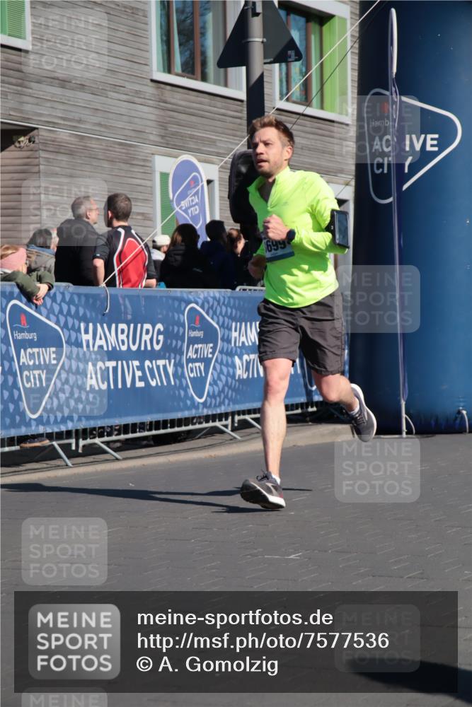 06.04.2025 - 44. Internationalen Wilhelmsburger Insellauf A. Gomolzig http://msf.ph/oto/7577536 06.04.2025 10:30:50 Ziel 3447, 3699, 3939, 4472, 4546 meine-sportfotos.de
