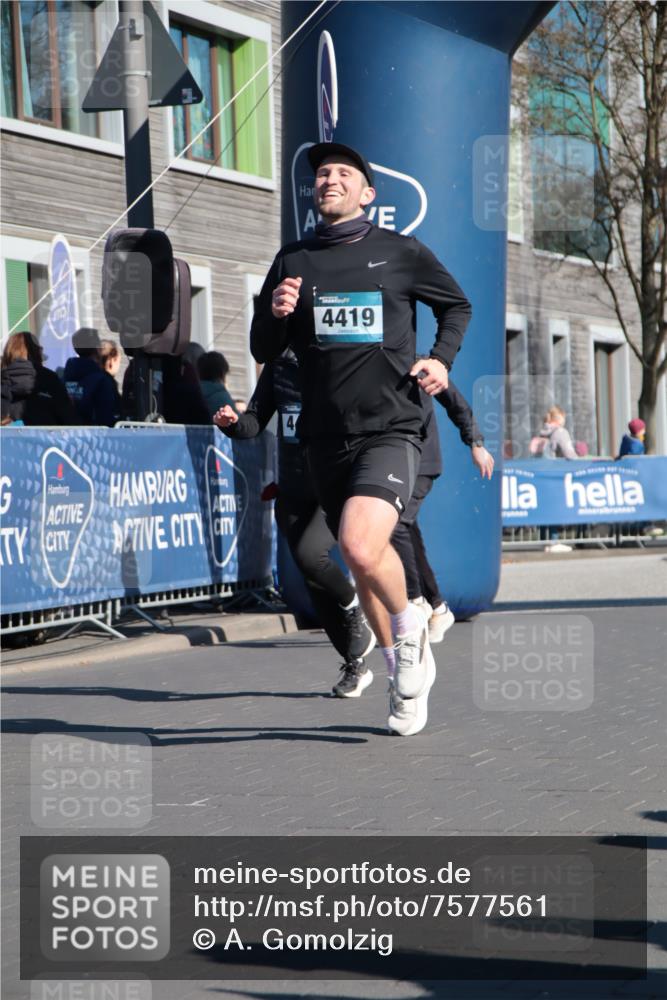06.04.2025 - 44. Internationalen Wilhelmsburger Insellauf A. Gomolzig http://msf.ph/oto/7577561 06.04.2025 10:30:44 Ziel 3400, 3699, 4370, 4419, 4471, 4472 meine-sportfotos.de