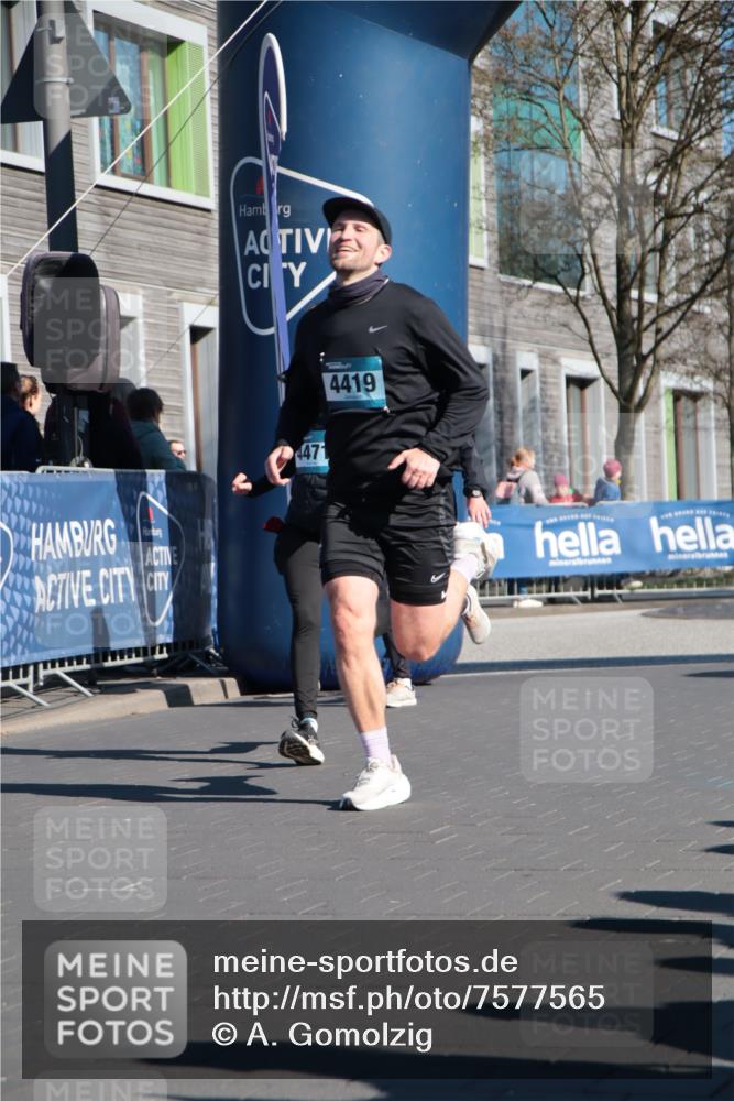 06.04.2025 - 44. Internationalen Wilhelmsburger Insellauf A. Gomolzig http://msf.ph/oto/7577565 06.04.2025 10:30:44 Ziel 3400, 3699, 4370, 4419, 4471, 4472 meine-sportfotos.de