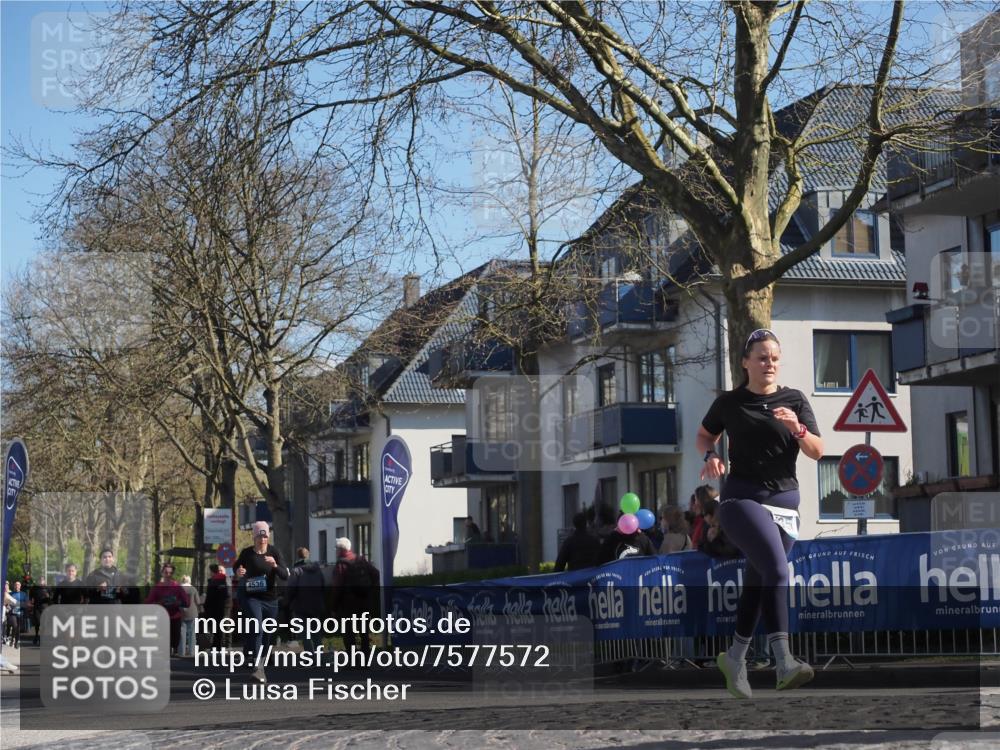 06.04.2025 - 44. Internationalen Wilhelmsburger Insellauf Luisa Fischer http://msf.ph/oto/7577572 06.04.2025 10:43:27 Ziel 4536 meine-sportfotos.de