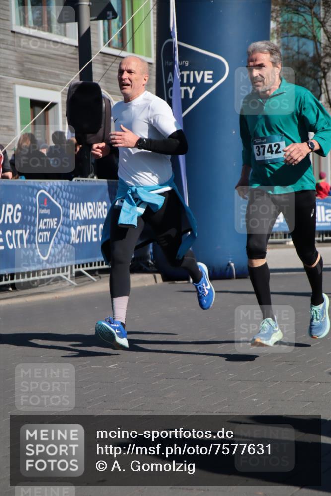 06.04.2025 - 44. Internationalen Wilhelmsburger Insellauf A. Gomolzig http://msf.ph/oto/7577631 06.04.2025 10:30:37 Ziel 3400, 3727, 3742, 4189, 4370, 4419, 4459 meine-sportfotos.de