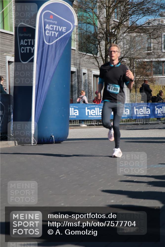 06.04.2025 - 44. Internationalen Wilhelmsburger Insellauf A. Gomolzig http://msf.ph/oto/7577704 06.04.2025 10:30:33 Ziel 3400, 3721, 3727, 3742, 4189, 4459 meine-sportfotos.de