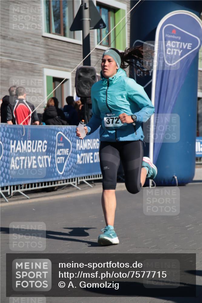 06.04.2025 - 44. Internationalen Wilhelmsburger Insellauf A. Gomolzig http://msf.ph/oto/7577715 06.04.2025 10:30:31 Ziel 3297, 3721, 3727, 3742, 4189, 4527, 4559 meine-sportfotos.de