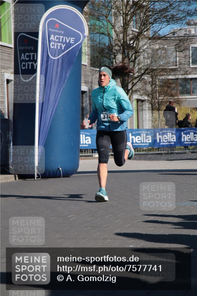 06.04.2025 - 44. Internationalen Wilhelmsburger Insellauf A. Gomolzig http://msf.ph/oto/7577741 06.04.2025 10:30:31 Ziel 3297, 3721, 3727, 3742, 4189, 4527, 4559 meine-sportfotos.de