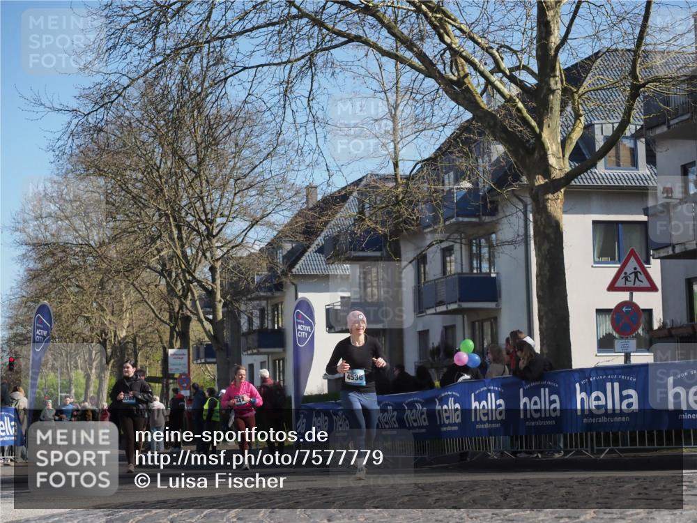 06.04.2025 - 44. Internationalen Wilhelmsburger Insellauf Luisa Fischer http://msf.ph/oto/7577779 06.04.2025 10:43:30 Ziel 4536 meine-sportfotos.de