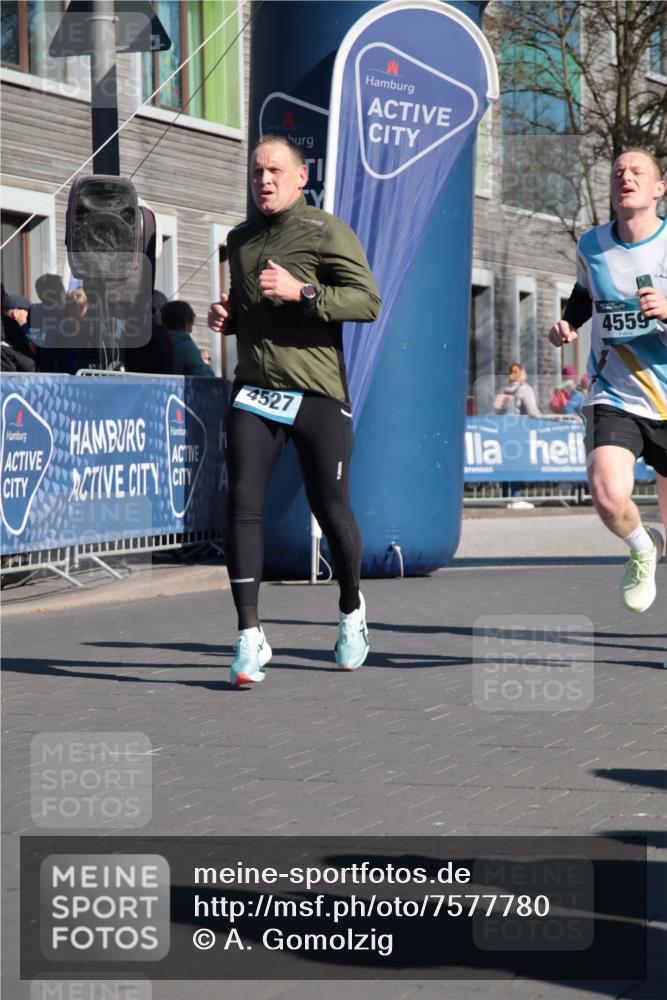 06.04.2025 - 44. Internationalen Wilhelmsburger Insellauf A. Gomolzig http://msf.ph/oto/7577780 06.04.2025 10:30:26 Ziel 3297, 3562, 3721, 4527, 4559 meine-sportfotos.de