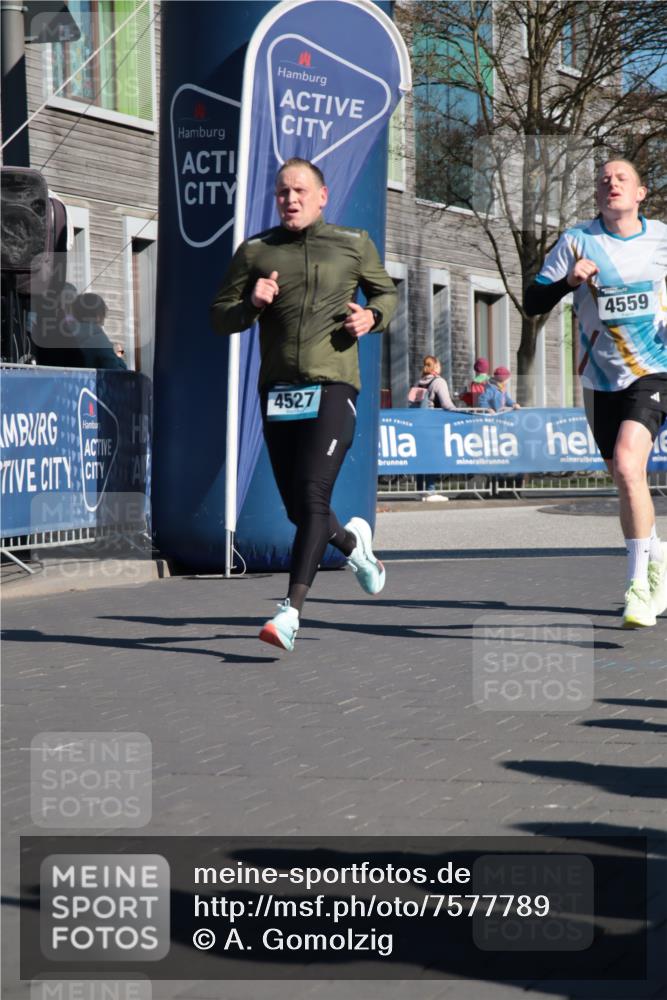 06.04.2025 - 44. Internationalen Wilhelmsburger Insellauf A. Gomolzig http://msf.ph/oto/7577789 06.04.2025 10:30:26 Ziel 3297, 3562, 3721, 4527, 4559 meine-sportfotos.de