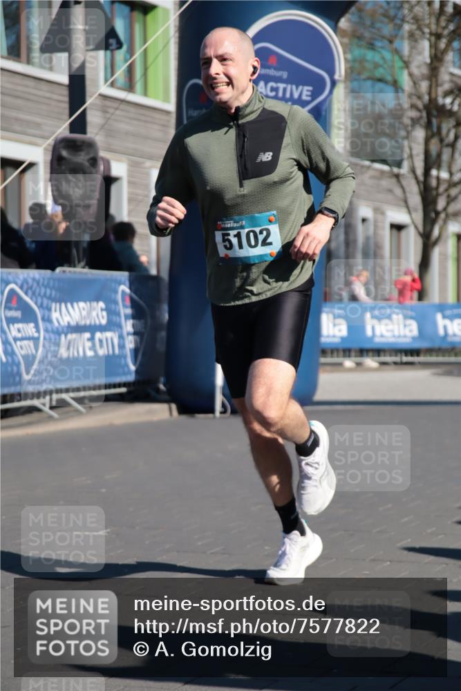 06.04.2025 - 44. Internationalen Wilhelmsburger Insellauf A. Gomolzig http://msf.ph/oto/7577822 06.04.2025 10:30:18 Ziel 3562, 4413, 5102 meine-sportfotos.de