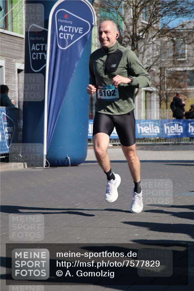 06.04.2025 - 44. Internationalen Wilhelmsburger Insellauf A. Gomolzig http://msf.ph/oto/7577829 06.04.2025 10:30:18 Ziel 3562, 4413, 5102 meine-sportfotos.de