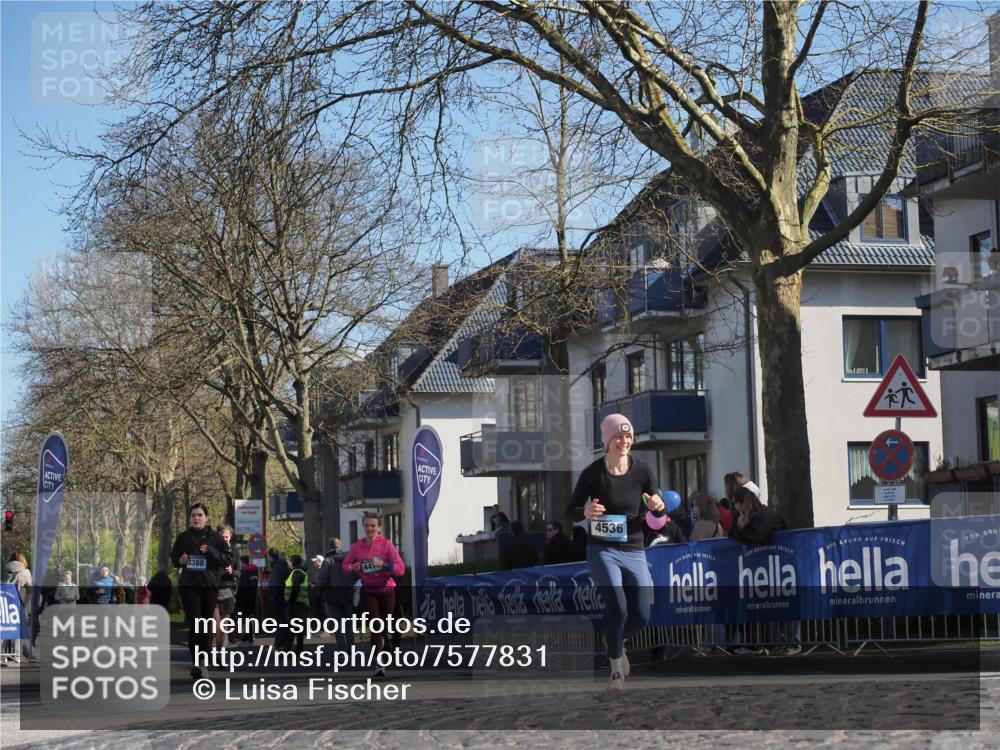 06.04.2025 - 44. Internationalen Wilhelmsburger Insellauf Luisa Fischer http://msf.ph/oto/7577831 06.04.2025 10:43:30 Ziel 3380, 44, 4536 meine-sportfotos.de