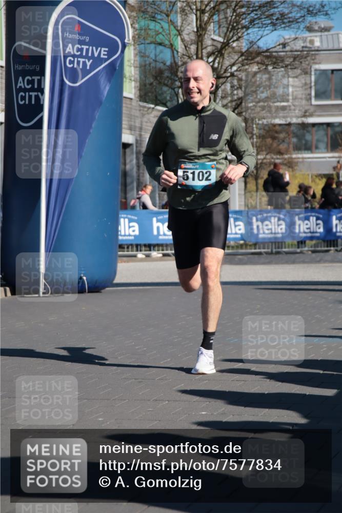 06.04.2025 - 44. Internationalen Wilhelmsburger Insellauf A. Gomolzig http://msf.ph/oto/7577834 06.04.2025 10:30:18 Ziel 3562, 4413, 5102 meine-sportfotos.de