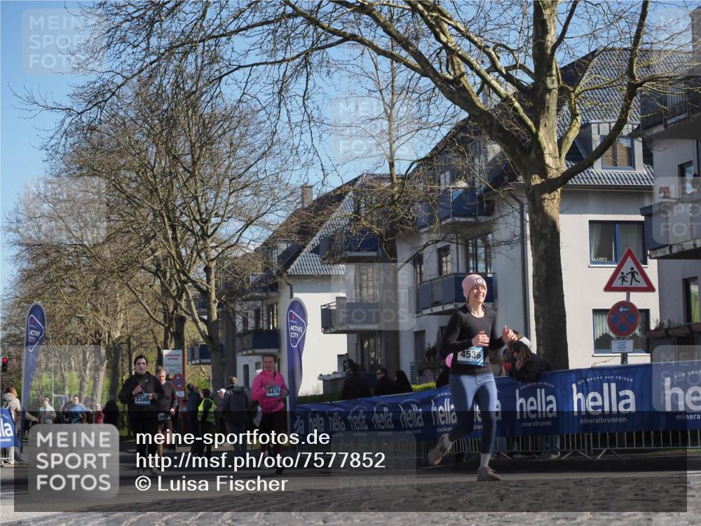 06.04.2025 - 44. Internationalen Wilhelmsburger Insellauf Luisa Fischer http://msf.ph/oto/7577852 06.04.2025 10:43:31 Ziel 3380, 4476, 4536 meine-sportfotos.de