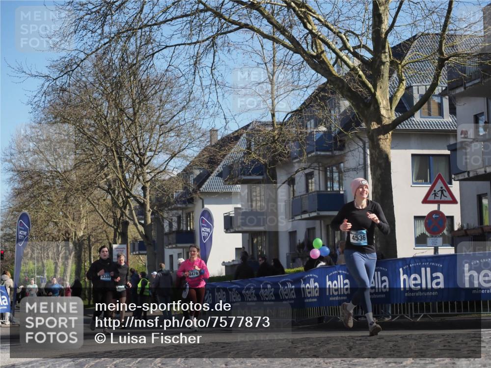 06.04.2025 - 44. Internationalen Wilhelmsburger Insellauf Luisa Fischer http://msf.ph/oto/7577873 06.04.2025 10:43:31 Ziel 3380, 4536, 4476 meine-sportfotos.de