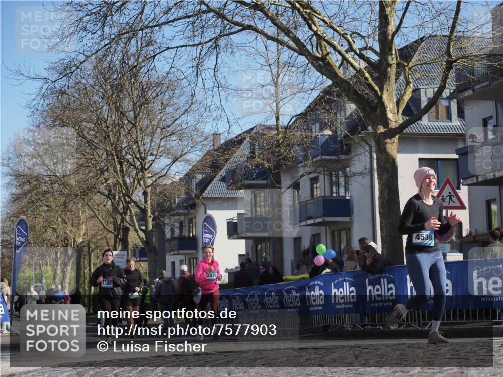 06.04.2025 - 44. Internationalen Wilhelmsburger Insellauf Luisa Fischer http://msf.ph/oto/7577903 06.04.2025 10:43:31 Ziel 3380, 4536, 4476 meine-sportfotos.de