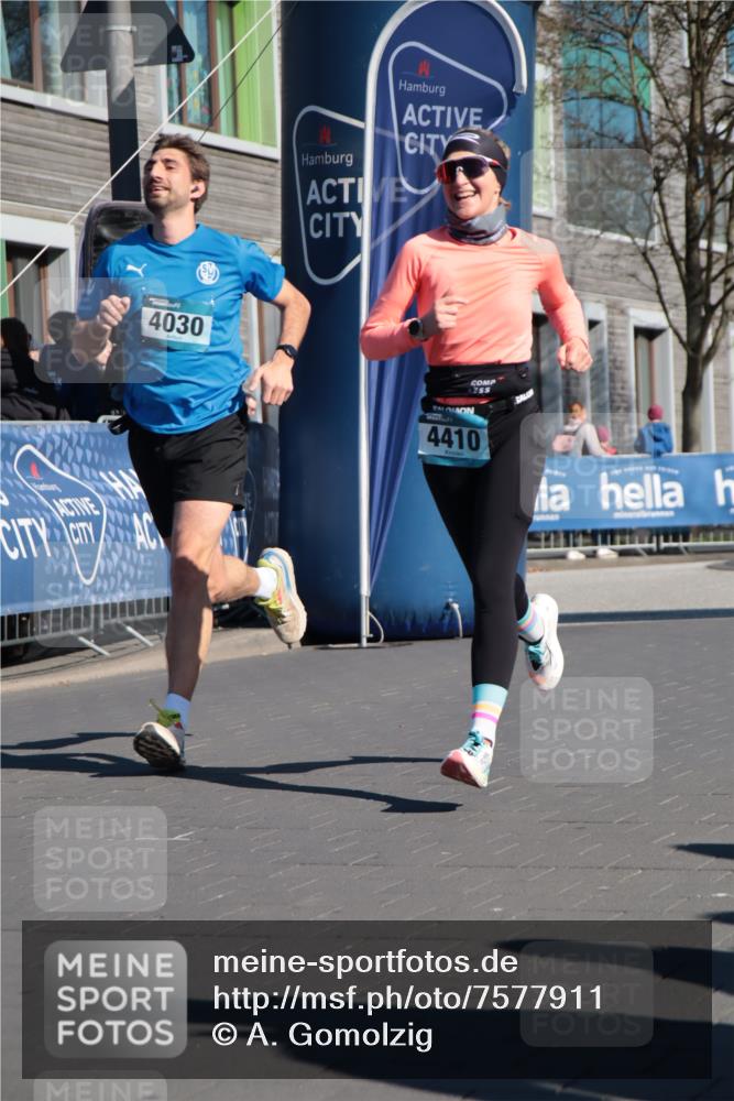 06.04.2025 - 44. Internationalen Wilhelmsburger Insellauf A. Gomolzig http://msf.ph/oto/7577911 06.04.2025 10:30:11 Ziel 4030, 4410, 4413, 5102 meine-sportfotos.de