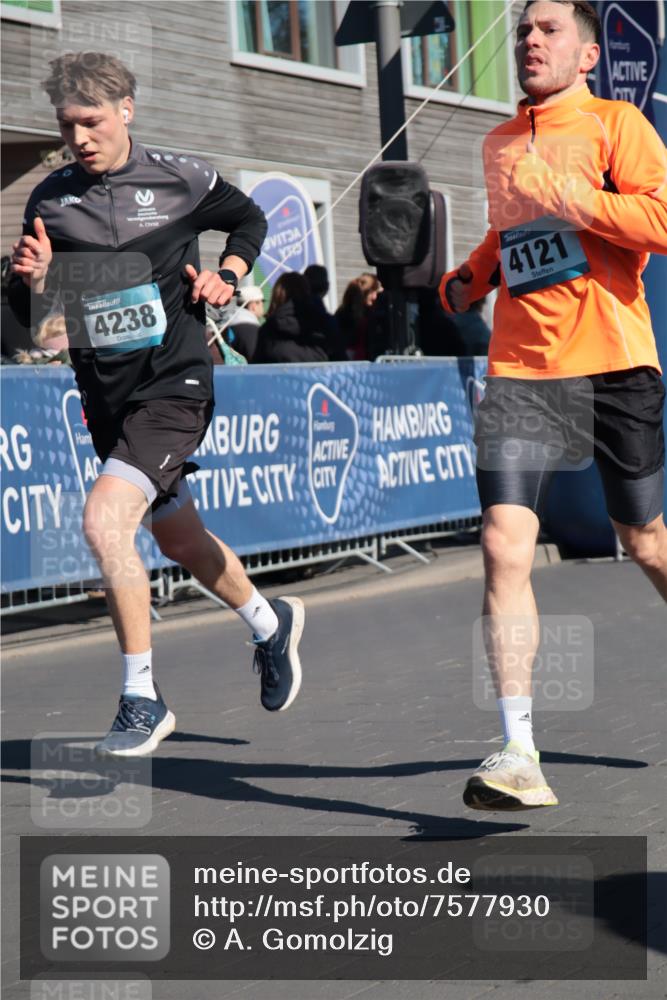06.04.2025 - 44. Internationalen Wilhelmsburger Insellauf A. Gomolzig http://msf.ph/oto/7577930 06.04.2025 10:29:50 Ziel 3615, 3795, 4121, 4238 meine-sportfotos.de