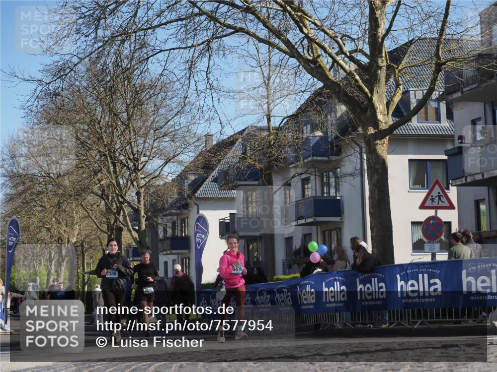 06.04.2025 - 44. Internationalen Wilhelmsburger Insellauf Luisa Fischer http://msf.ph/oto/7577954 06.04.2025 10:43:32 Ziel 3380, 4502, 4476 meine-sportfotos.de