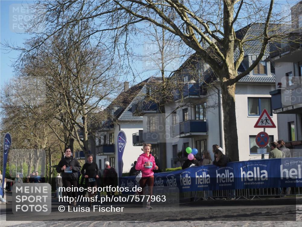 06.04.2025 - 44. Internationalen Wilhelmsburger Insellauf Luisa Fischer http://msf.ph/oto/7577963 06.04.2025 10:43:32 Ziel 3380, 4502 meine-sportfotos.de