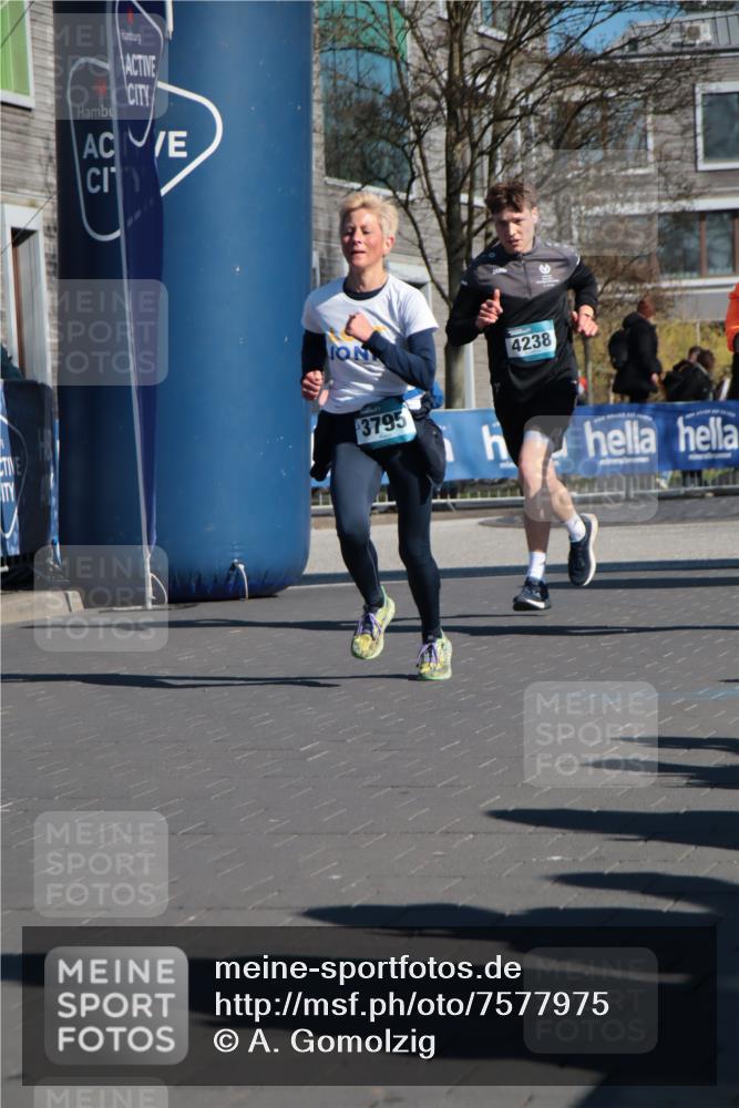 06.04.2025 - 44. Internationalen Wilhelmsburger Insellauf A. Gomolzig http://msf.ph/oto/7577975 06.04.2025 10:29:48 Ziel 3615, 3795, 4121, 4238 meine-sportfotos.de