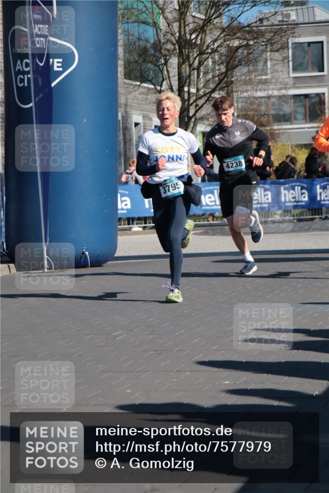 06.04.2025 - 44. Internationalen Wilhelmsburger Insellauf A. Gomolzig http://msf.ph/oto/7577979 06.04.2025 10:29:48 Ziel 3615, 3795, 4121, 4238 meine-sportfotos.de