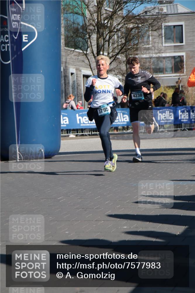 06.04.2025 - 44. Internationalen Wilhelmsburger Insellauf A. Gomolzig http://msf.ph/oto/7577983 06.04.2025 10:29:48 Ziel 3615, 3795, 4121, 4238 meine-sportfotos.de