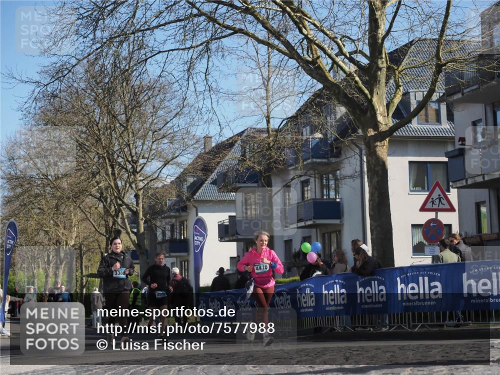 06.04.2025 - 44. Internationalen Wilhelmsburger Insellauf Luisa Fischer http://msf.ph/oto/7577988 06.04.2025 10:43:32 Ziel 3380, 4502, 4476 meine-sportfotos.de