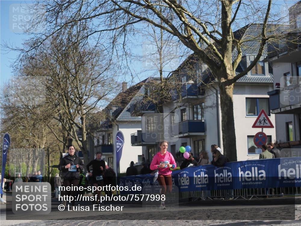 06.04.2025 - 44. Internationalen Wilhelmsburger Insellauf Luisa Fischer http://msf.ph/oto/7577998 06.04.2025 10:43:32 Ziel 3380, 4502 meine-sportfotos.de