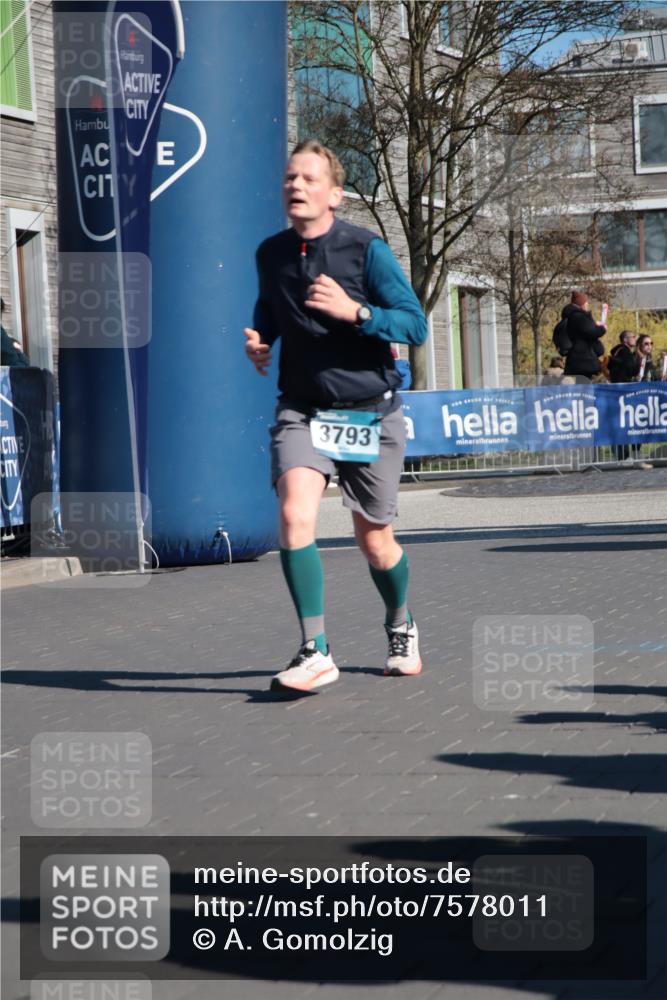 06.04.2025 - 44. Internationalen Wilhelmsburger Insellauf A. Gomolzig http://msf.ph/oto/7578011 06.04.2025 10:29:37 Ziel 3453, 3793, 3808, 4044, 4102, 4347, 5108 meine-sportfotos.de