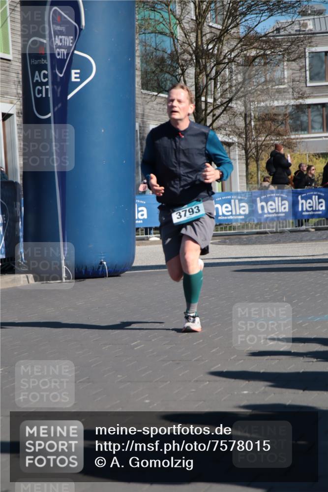 06.04.2025 - 44. Internationalen Wilhelmsburger Insellauf A. Gomolzig http://msf.ph/oto/7578015 06.04.2025 10:29:37 Ziel 3453, 3793, 3808, 4044, 4102, 4347, 5108 meine-sportfotos.de