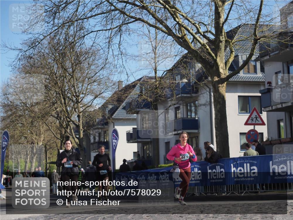 06.04.2025 - 44. Internationalen Wilhelmsburger Insellauf Luisa Fischer http://msf.ph/oto/7578029 06.04.2025 10:43:33 Ziel 3380, 4502, 4476 meine-sportfotos.de