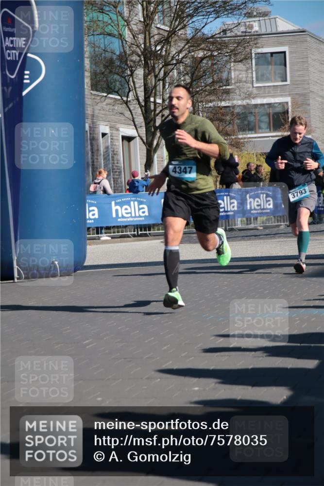 06.04.2025 - 44. Internationalen Wilhelmsburger Insellauf A. Gomolzig http://msf.ph/oto/7578035 06.04.2025 10:29:35 Ziel 3453, 3793, 3808, 4044, 4102, 4135, 4347, 5108 meine-sportfotos.de