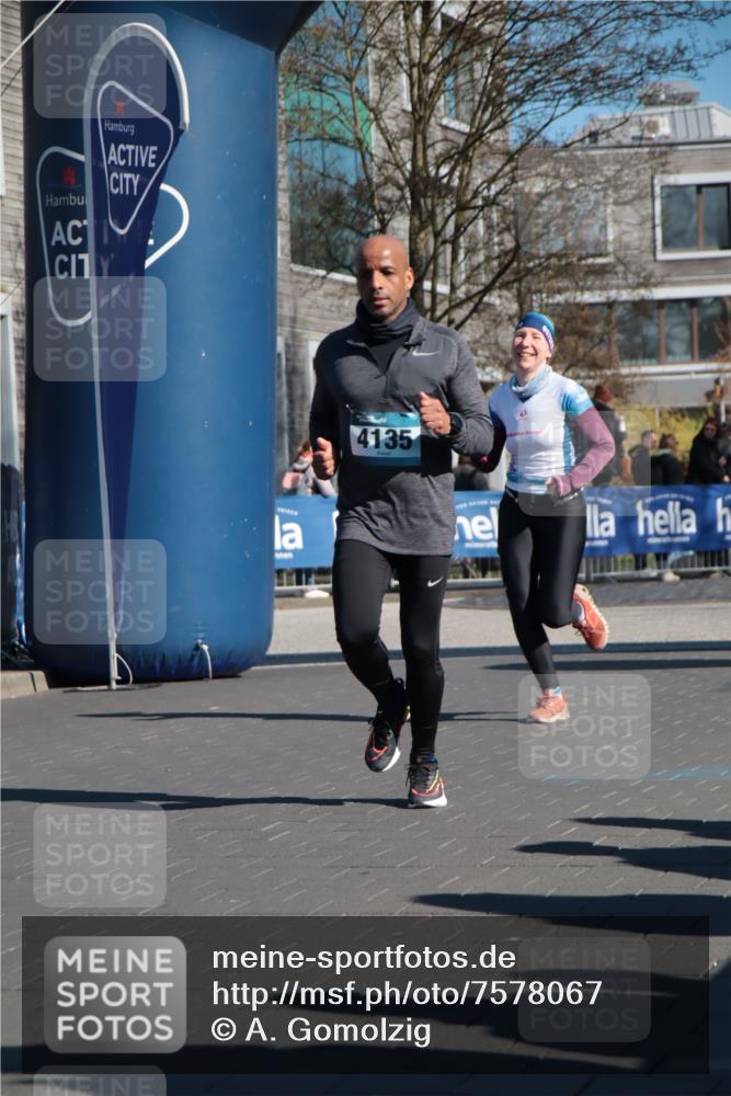06.04.2025 - 44. Internationalen Wilhelmsburger Insellauf A. Gomolzig http://msf.ph/oto/7578067 06.04.2025 10:29:31 Ziel 3588, 3793, 4102, 4135, 4272, 4347 meine-sportfotos.de