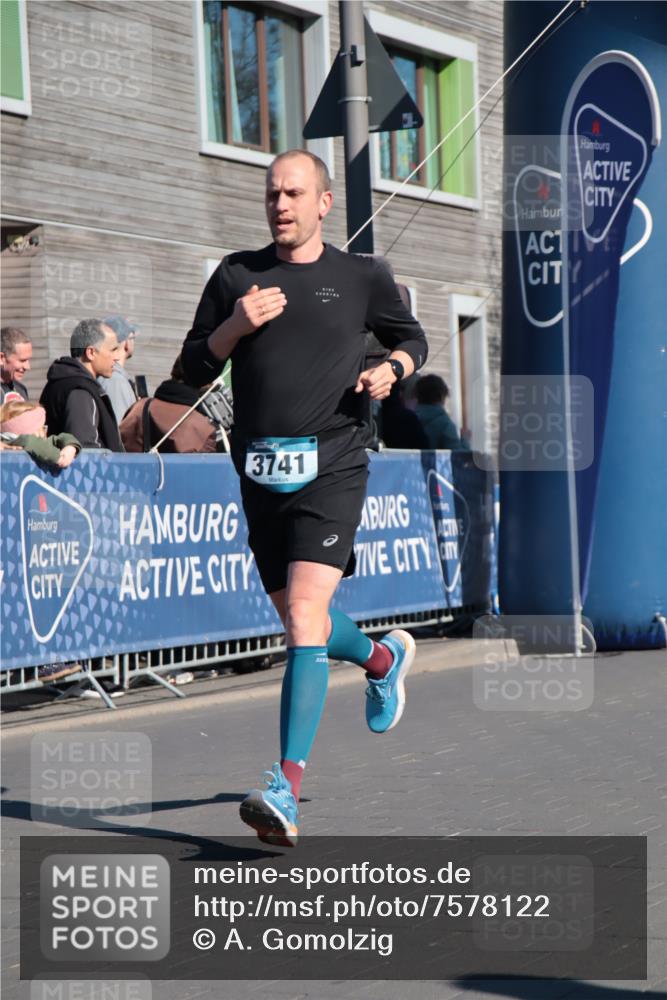 06.04.2025 - 44. Internationalen Wilhelmsburger Insellauf A. Gomolzig http://msf.ph/oto/7578122 06.04.2025 10:29:22 Ziel 3588, 3741 meine-sportfotos.de