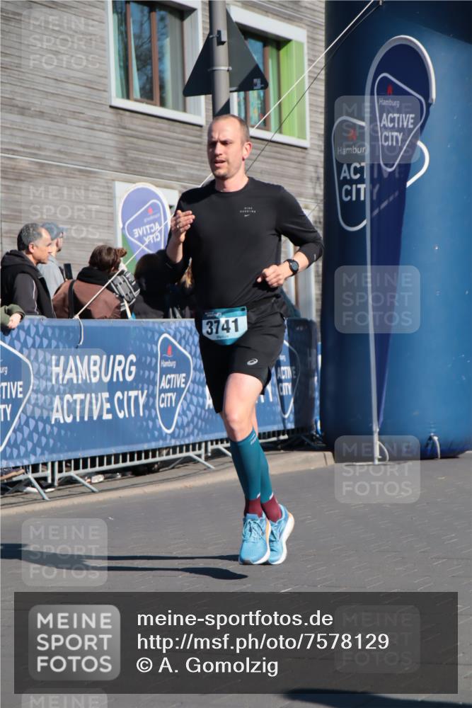 06.04.2025 - 44. Internationalen Wilhelmsburger Insellauf A. Gomolzig http://msf.ph/oto/7578129 06.04.2025 10:29:22 Ziel 3588, 3741 meine-sportfotos.de