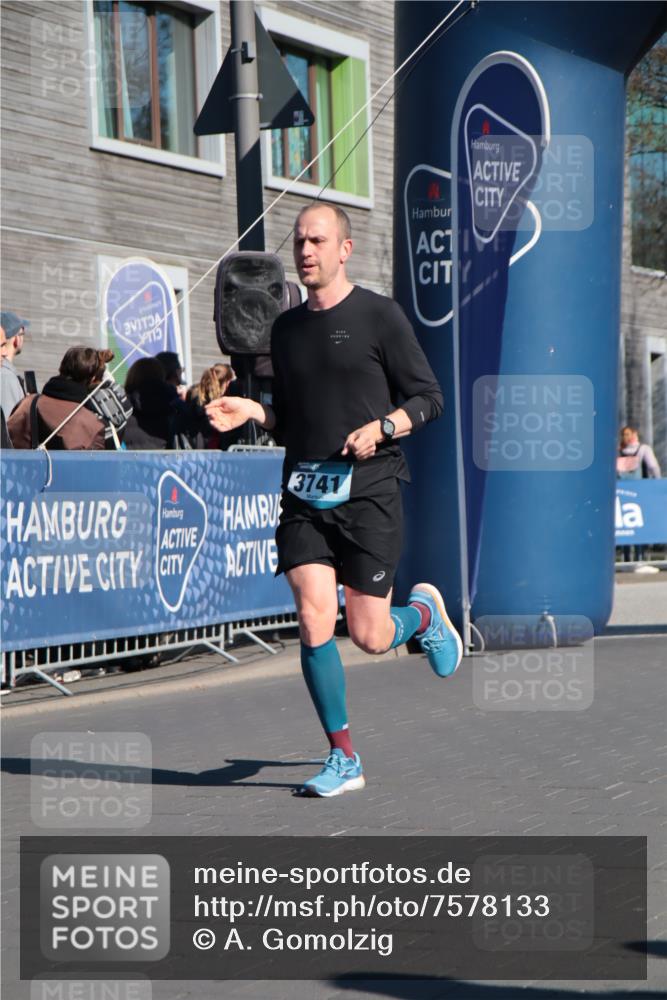 06.04.2025 - 44. Internationalen Wilhelmsburger Insellauf A. Gomolzig http://msf.ph/oto/7578133 06.04.2025 10:29:22 Ziel 3588, 3741 meine-sportfotos.de