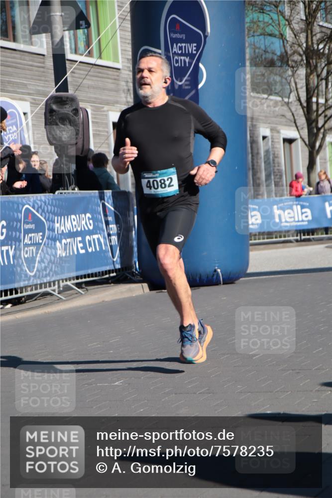 06.04.2025 - 44. Internationalen Wilhelmsburger Insellauf A. Gomolzig http://msf.ph/oto/7578235 06.04.2025 10:28:56 Ziel 4082, 4360, 4385 meine-sportfotos.de