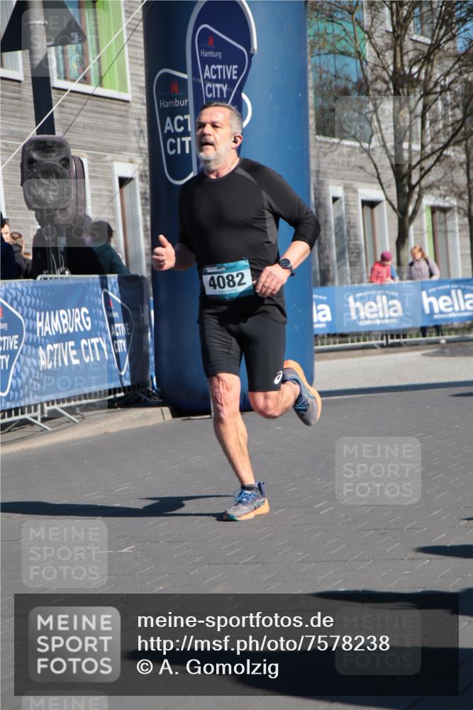 06.04.2025 - 44. Internationalen Wilhelmsburger Insellauf A. Gomolzig http://msf.ph/oto/7578238 06.04.2025 10:28:55 Ziel 4082, 4385 meine-sportfotos.de
