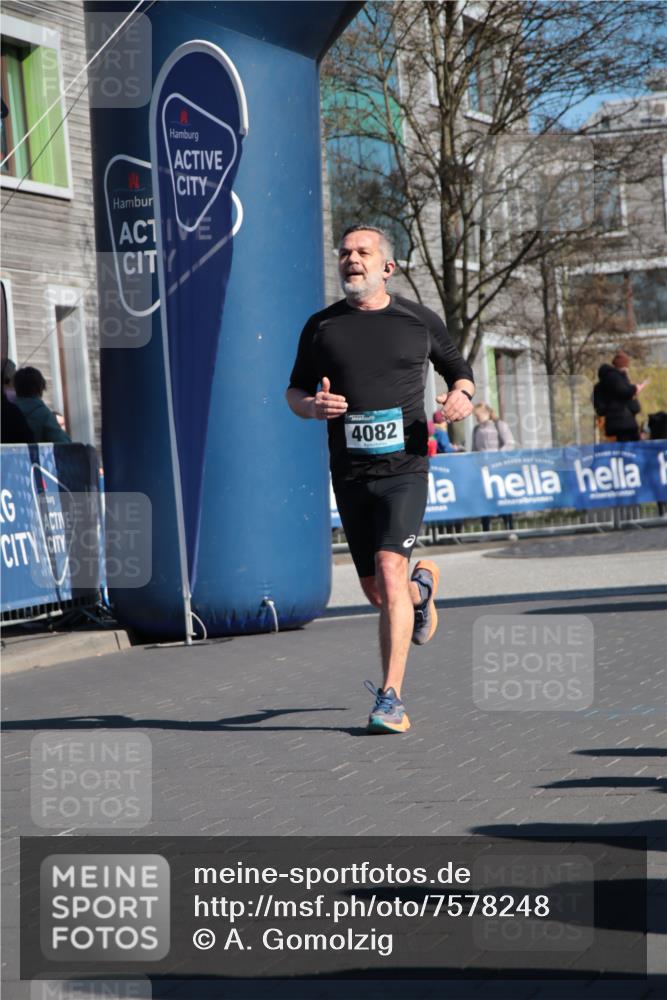 06.04.2025 - 44. Internationalen Wilhelmsburger Insellauf A. Gomolzig http://msf.ph/oto/7578248 06.04.2025 10:28:55 Ziel 4082, 4385 meine-sportfotos.de