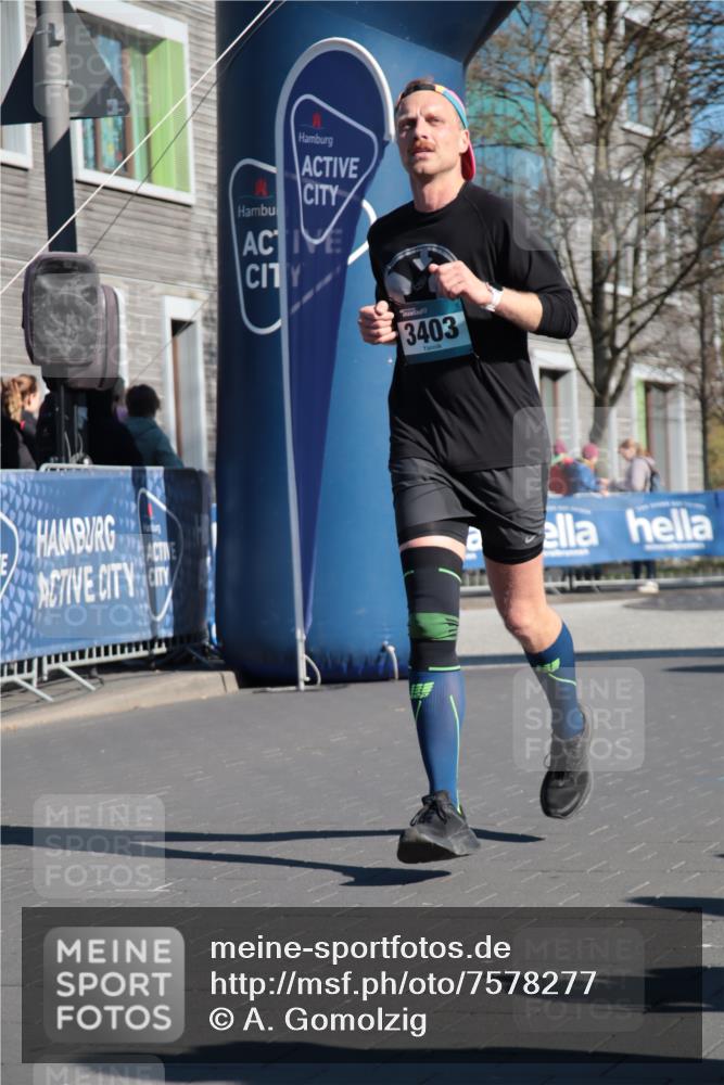 06.04.2025 - 44. Internationalen Wilhelmsburger Insellauf A. Gomolzig http://msf.ph/oto/7578277 06.04.2025 10:28:44 Ziel 3403, 3884, 5206 meine-sportfotos.de