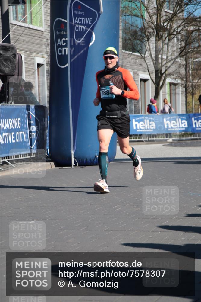 06.04.2025 - 44. Internationalen Wilhelmsburger Insellauf A. Gomolzig http://msf.ph/oto/7578307 06.04.2025 10:28:42 Ziel 3403, 3884, 5206 meine-sportfotos.de