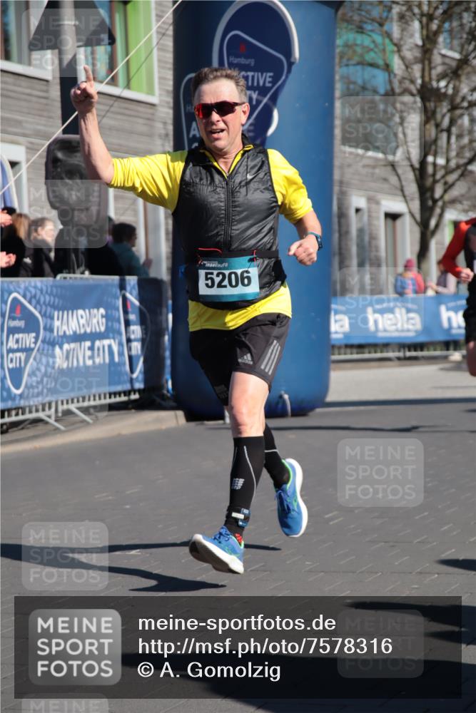 06.04.2025 - 44. Internationalen Wilhelmsburger Insellauf A. Gomolzig http://msf.ph/oto/7578316 06.04.2025 10:28:41 Ziel 3403, 3884, 5206 meine-sportfotos.de