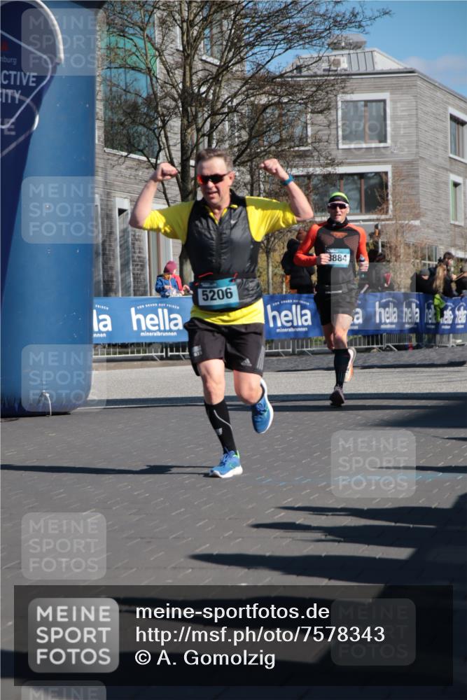 06.04.2025 - 44. Internationalen Wilhelmsburger Insellauf A. Gomolzig http://msf.ph/oto/7578343 06.04.2025 10:28:40 Ziel 3403, 3884, 4250, 5206 meine-sportfotos.de